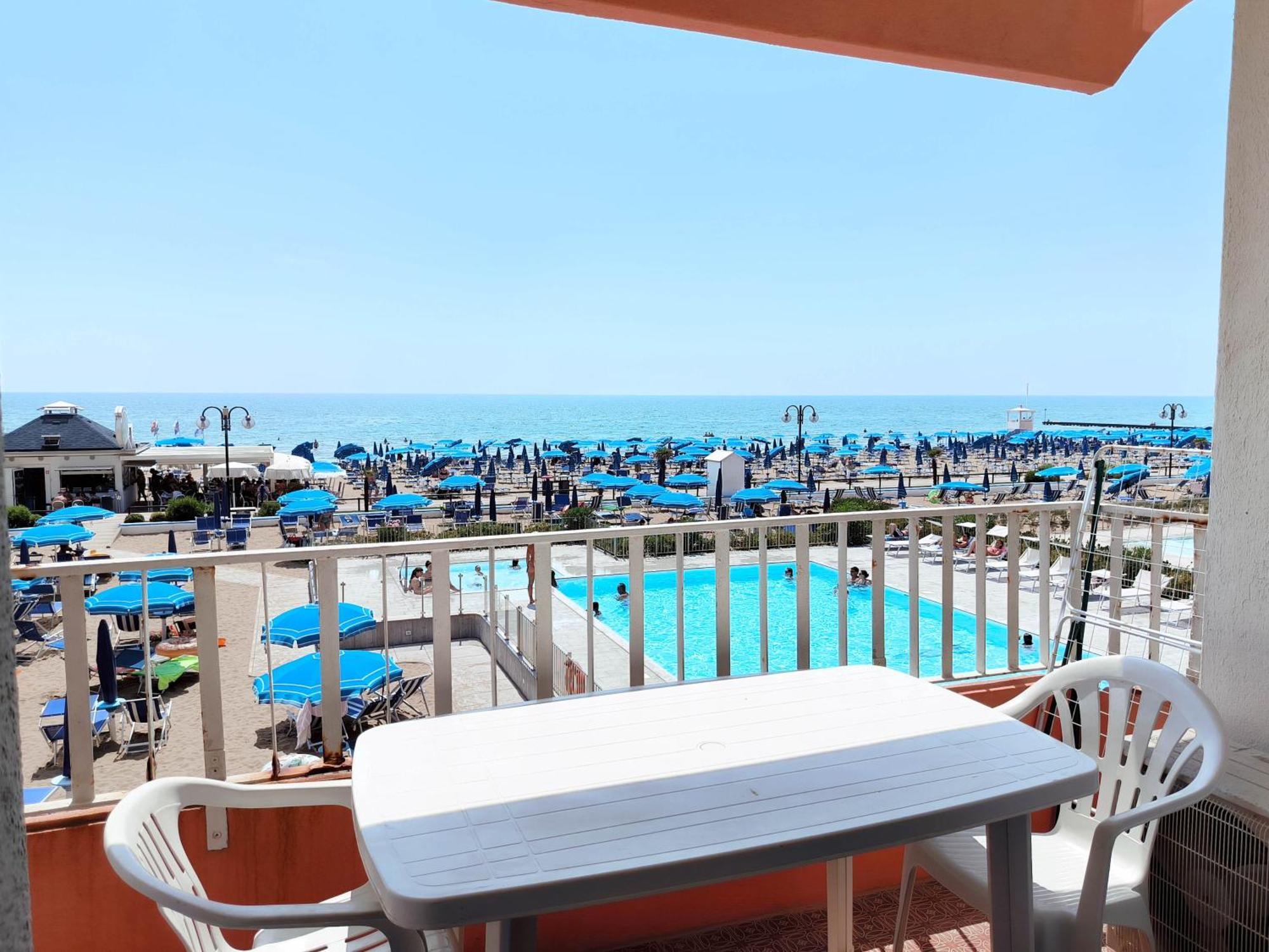 Ferienwohnung Apollo Fronte Mare Lido di Jesolo Exterior foto
